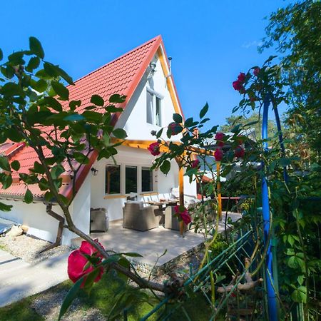 Dom Wakacyjny Za Zakretem Rowy  Exteriör bild